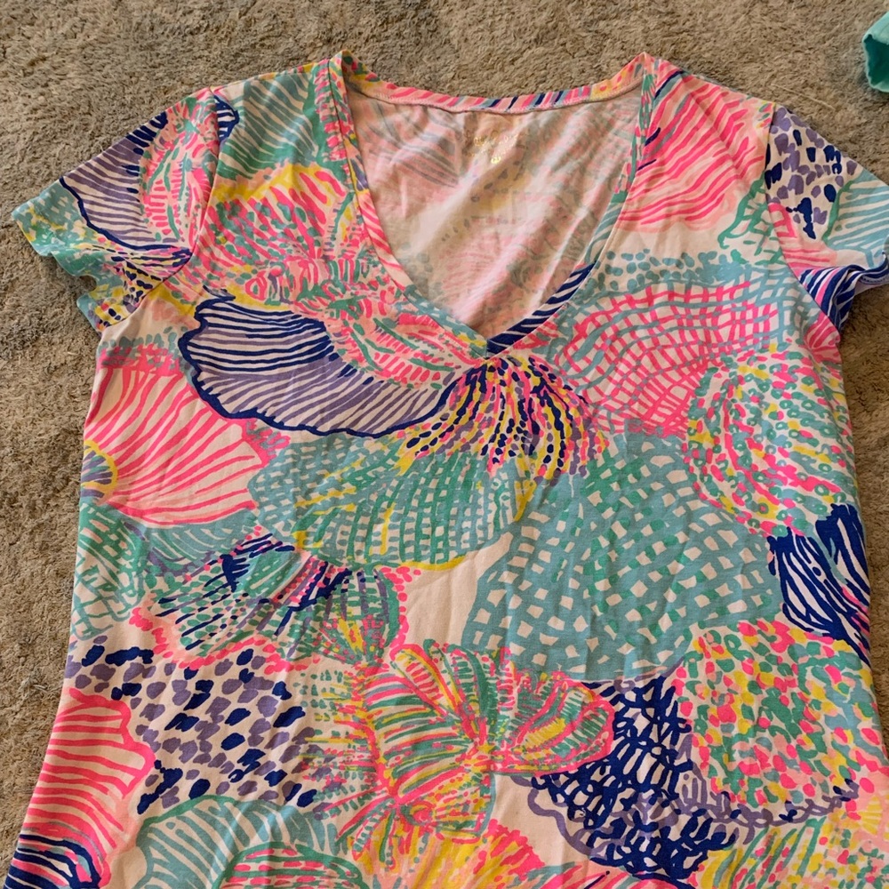 Lilly Pulitzer Etta V-neck shirt